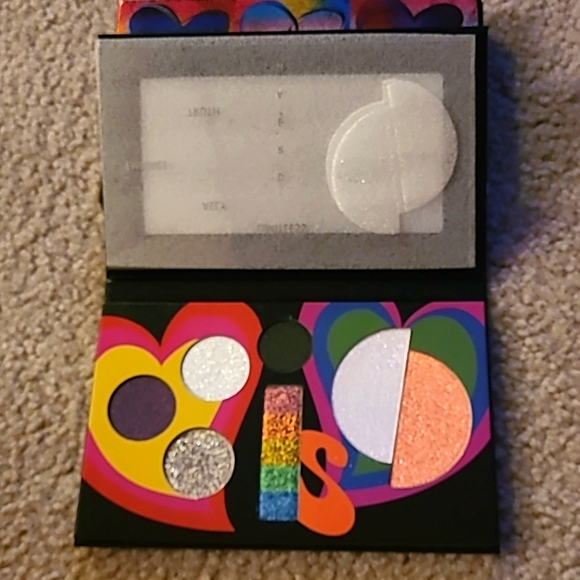 DYNESSA MYRICKS LOVE IS LOVE PALETTE - Picture 2 of 6